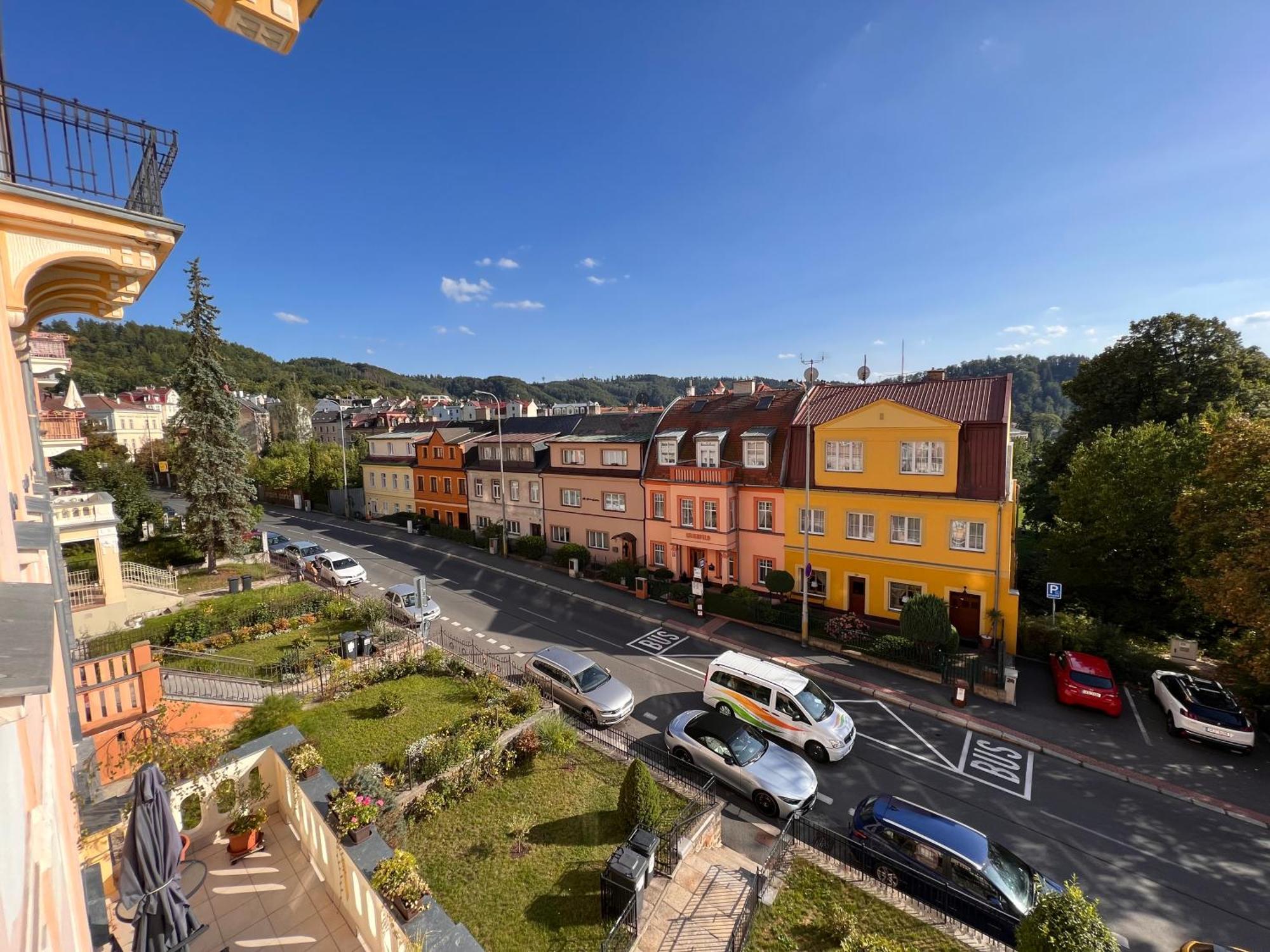 Jurincom Apartments Na Vyhlidce カルロヴィ・ヴァリ エクステリア 写真